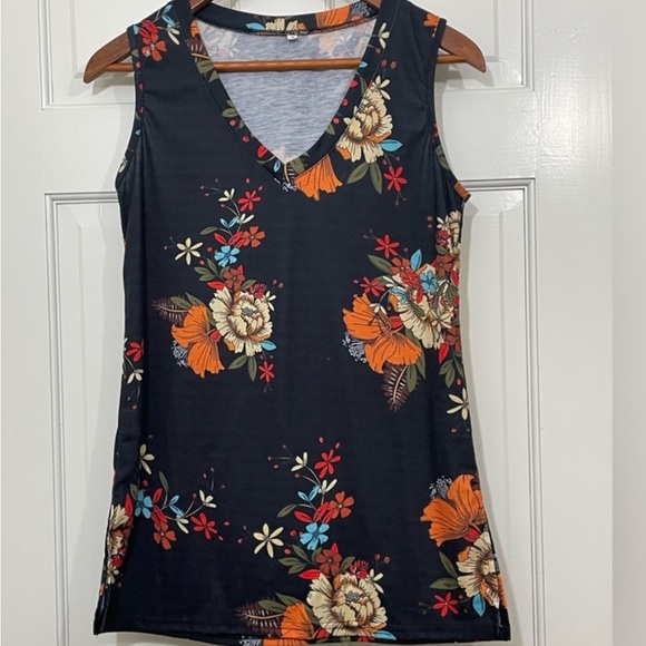😊FREE😊W/ $25 Purchase- NWOT tank top / tunic for/an array of gorgeous flowers - Picture 1 of 6